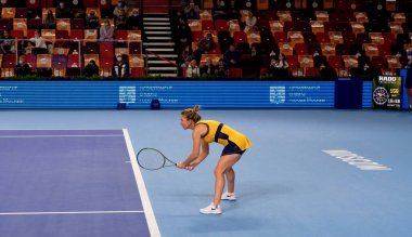 2021 VTB Kremlin Kupası - 4. gün. MOSCOW, RUSSIA - 19 Ekim 2021 'de Moskova' da oynanan VTB Kremlin Kupası 'nda Rus tenisçi Anastasia Potapova' ya karşı oynanan Bayanlar Tekli Turunda Romen Simona Halep.