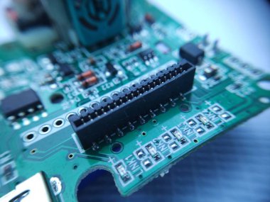 Edge PCB Kart bağlantısının yakın plan görüntüsü. Elektronik bileşen makro fotoğraf.