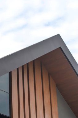 Özet, Bekasi, Batı Java, Endonezya, 5 Mart 2022 Ticari binaların tropikal çatıları