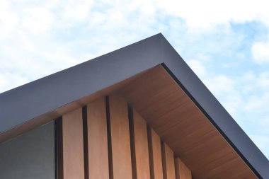 Özet, Bekasi, Batı Java, Endonezya, 5 Mart 2022 Ticari binaların tropikal çatıları