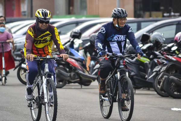 Bekasi Java Occidental Indonésie Mars 2022 Les Personnes Faisant Bicyclette — Photo