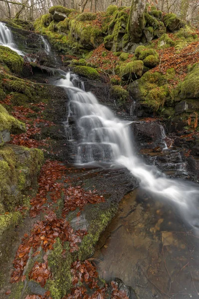 Skoçya Daki Aberfeldy Birks Perthshire Kayalardan Dökülen Bir Şelale — Stok fotoğraf