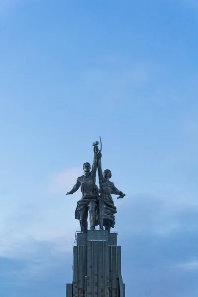 Statue Arbeiter Und Kolchosbauer Foto Nachmittag — Stockfoto