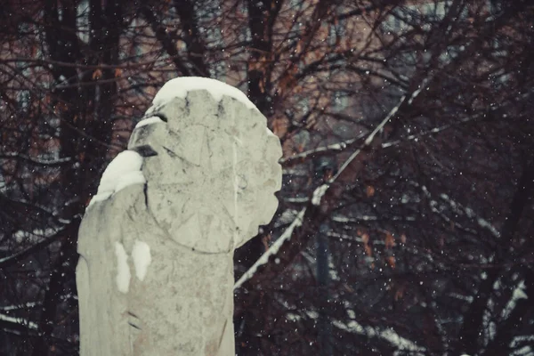 Posągi Parku Miejskim Pada Śnieg Zdjęcia Południu — Zdjęcie stockowe