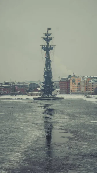 Monument Voor Peter Grote Aan Rivier Moskou — Stockfoto