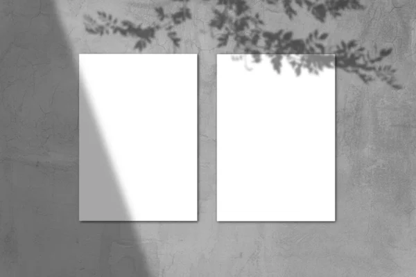 Boş Beyaz Yatay Dikdörtgen Poster Modeli Gri Beton Arka Planda — Stok fotoğraf