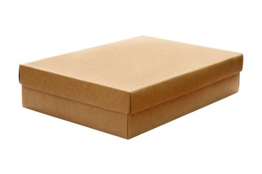 Kahverengi kapaklı karton kutu beyaz arka planda izole edilmiş. Paket kutusu.