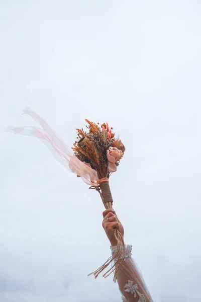 Gelinin Çiçeği gökyüzünde