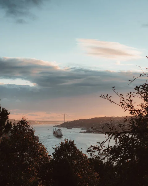 İstanbul 'da gün batımı bahar akşamı