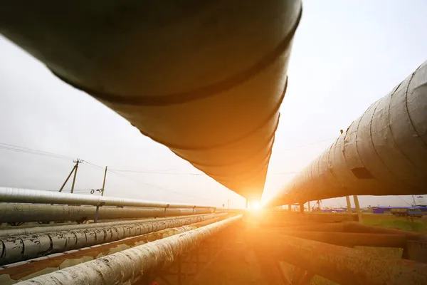 Petrol boru hatları, vanalar, endüstriyel ekipmanlar