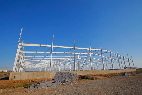 Auf Der Baustelle Entsteht Eine Stahlkonstruktion — Stockfoto