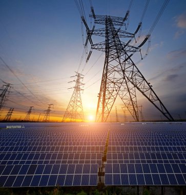 Güneş panelleri ve elektrik kulesi, yeşil enerji