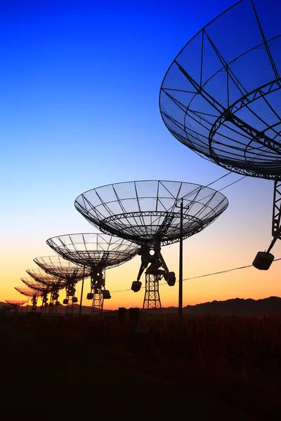 Sagoma Osservatorio Radiotelescopico — Foto Stock