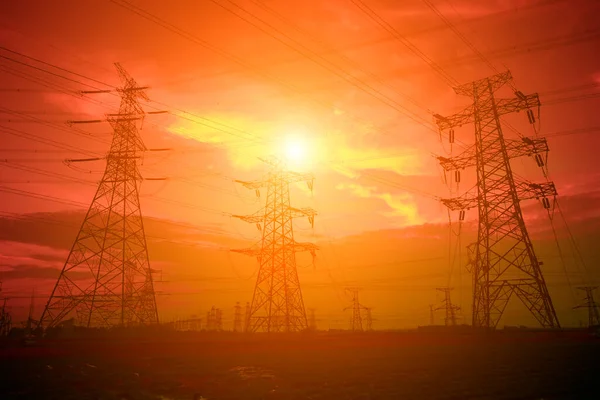 Elektryczna Wieża Sylwetka Zachodzie Słońca — Zdjęcie stockowe