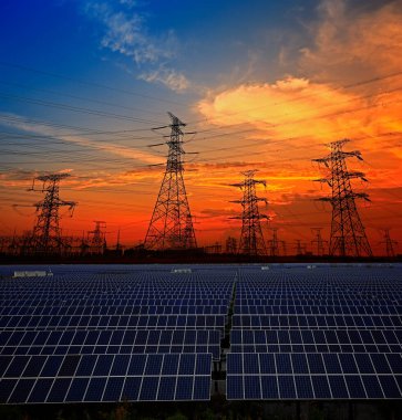 Güneş panelleri ve elektrik kulesi, yeşil enerji