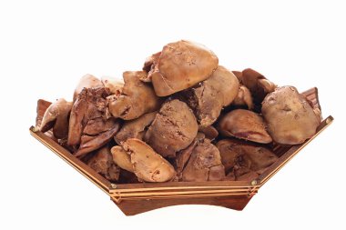 Beyaz arka planda tavuk ciğeri