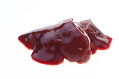 Beyaz arka planda tavuk ciğeri