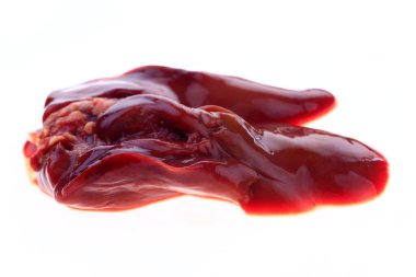 Beyaz arka planda tavuk ciğeri