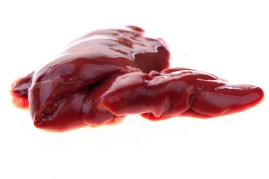 Beyaz arka planda tavuk ciğeri