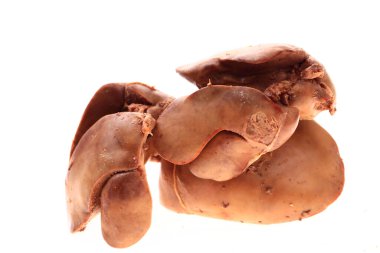 Beyaz arka planda tavuk ciğeri