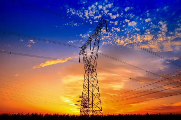 Pylon Yüksek Voltajlı Kule Gökyüzü Arka Planı — Stok fotoğraf