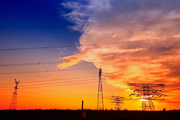 Pylon Yüksek Voltajlı Kule Gökyüzü Arka Planı — Stok fotoğraf