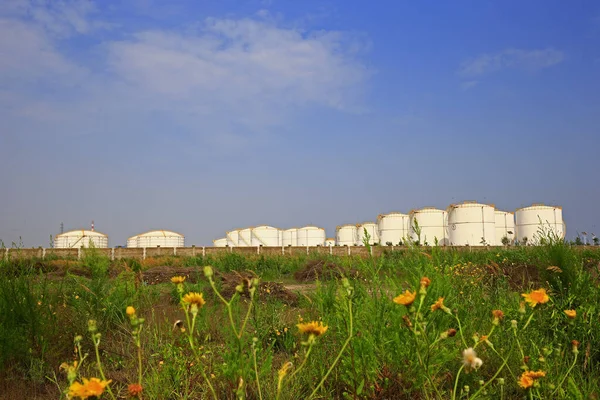 Oil Storage Tank Industrial Equipment —  Fotos de Stock