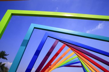 Modern inşaat çeliği, gelecekte gerçeküstü tasarım, yedi renk