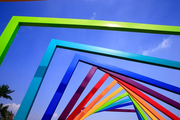 Modern inşaat çeliği, gelecekte gerçeküstü tasarım, yedi renk