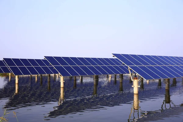 Paneles Fotovoltaicos Solares Sistema Generación Energía Solar Fotovoltaica Agua — Foto de Stock
