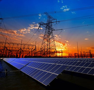 Güneş panelleri ve pilonlar