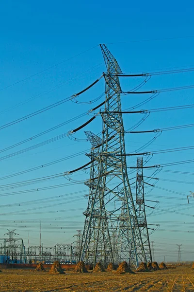 Linha Torre Elétrica Alta Tensão — Fotografia de Stock