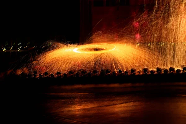 熔融钢的火花 — 图库照片
