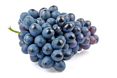 Beyaz arkaplanda üzümler 