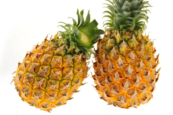 Beyaz Arkaplanda Ananas — Stok fotoğraf