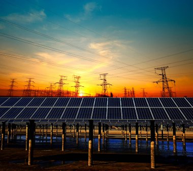 Güneş panelleri ve pilonlar, yeşil çevre koruması