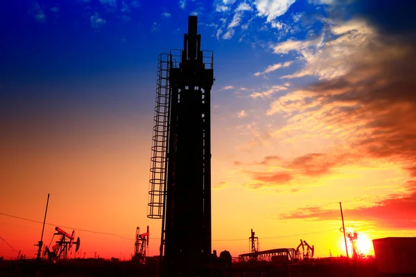 Ölpumpe Industrieanlagen Ölförderung — Stockfoto