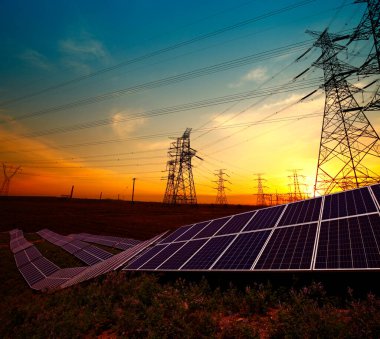 Güneş panelleri ve pilonlar, yeşil çevre koruması