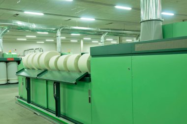 Örgü üretim hattı fabrikasında pamuk grubu 