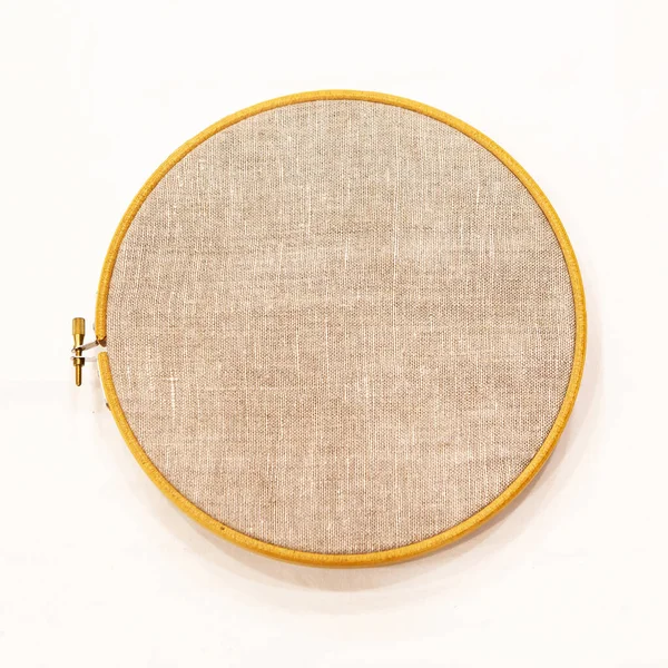 Embroidery hoop with natural linen fabric, as a template. — Zdjęcie stockowe