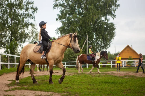 Wit Rusland Regio Vitebsk Juli 2021 Paardrijtraining Voor Kinderen Het — Stockfoto