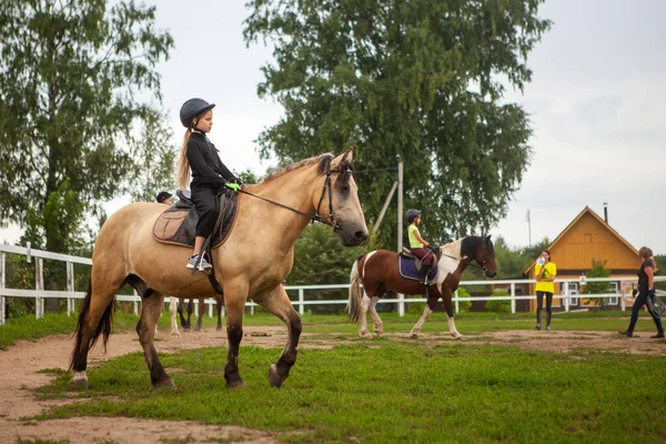 Bielorrússia Região Vitebsk Julho 2021 Treinamento Equitação Infantil Desfile Rancho — Fotografia de Stock