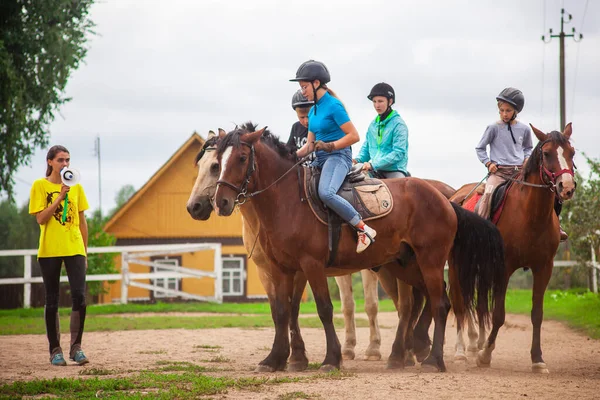 Bielorrússia Região Vitebsk Julho 2021 Treino Equitação Infantil Desfile Cavalo — Fotografia de Stock