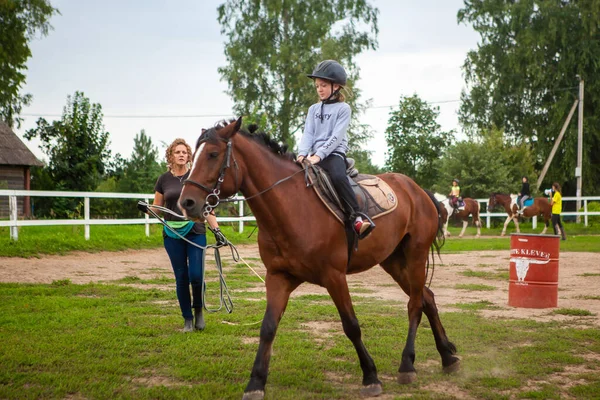 Białoruś Obwód Witebski Lipca 2021 Trening Jazdy Konnej Dla Dzieci — Zdjęcie stockowe