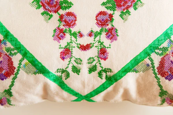 Decorative Element Cross Stitch Embroidery Rose Flowers White Linen Fabric — Stock Photo, Image