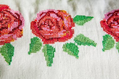 Nakış tasarımı. Gül şeklinde çapraz dikiş nakışı, nakış tasarımı..