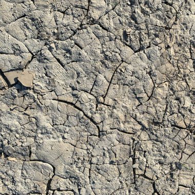 Çatlak yeryüzü arka planı. Toprak yüzeyinde çatlaklar var. Çamur çatlakları.