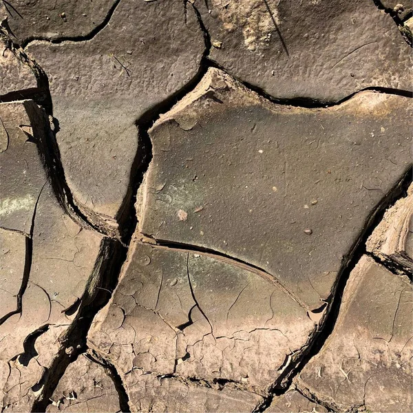 Gebarsten Aarde Achtergrond Droge Ondergrond Met Scheuren Spatscheuren — Stockfoto