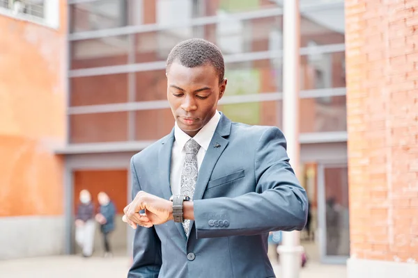 Smart Young African American Businessman Modern Suit Looking His Watch — Foto de Stock
