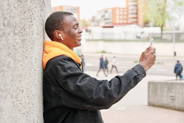 Portrait African American Man Making Video Call His Smartphone City — Foto de Stock